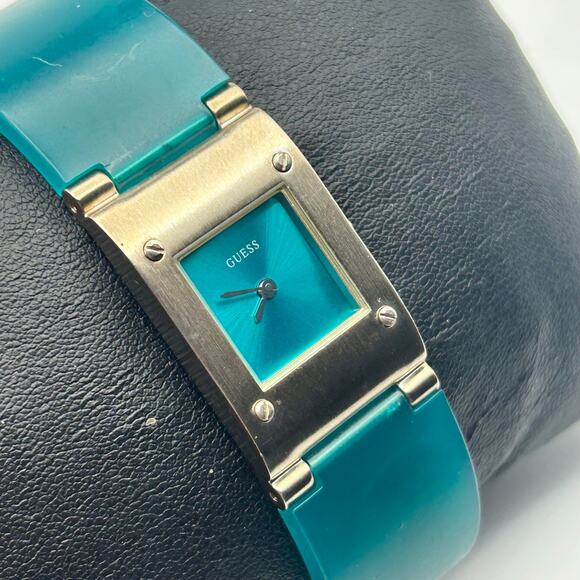 GUESS Silver Teal Stainless Steel Women’s Watch Working New Battery - Picture 2 of 8